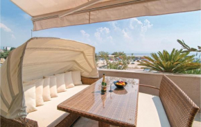 Amazing Apartment In Split With Wifi